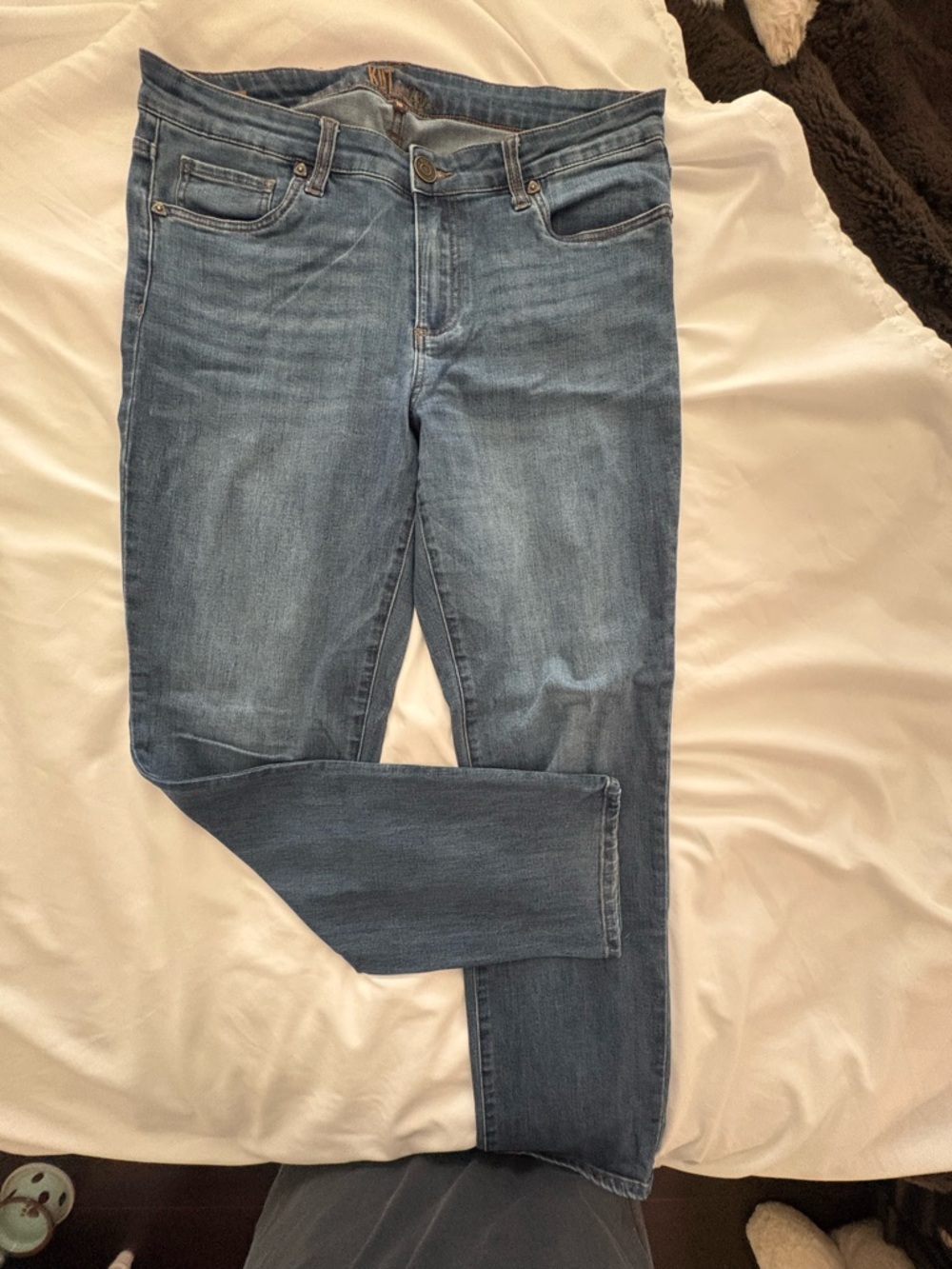 Kut from the Kloth Straight Jeans in Light Blue Wash
